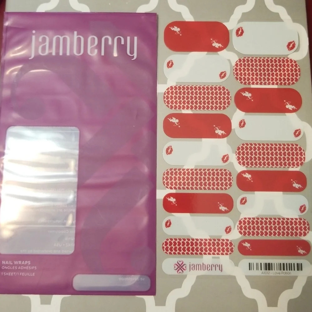 Jamberry Love Potion Nail Wrap‎